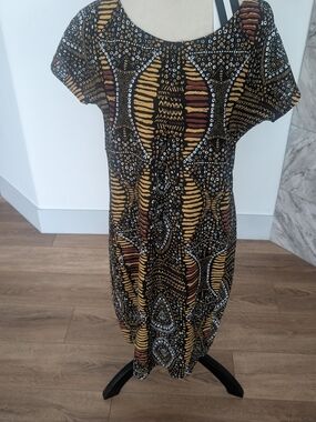 Geo-Print Short Sleeve Midi Dress in Black and Mustard